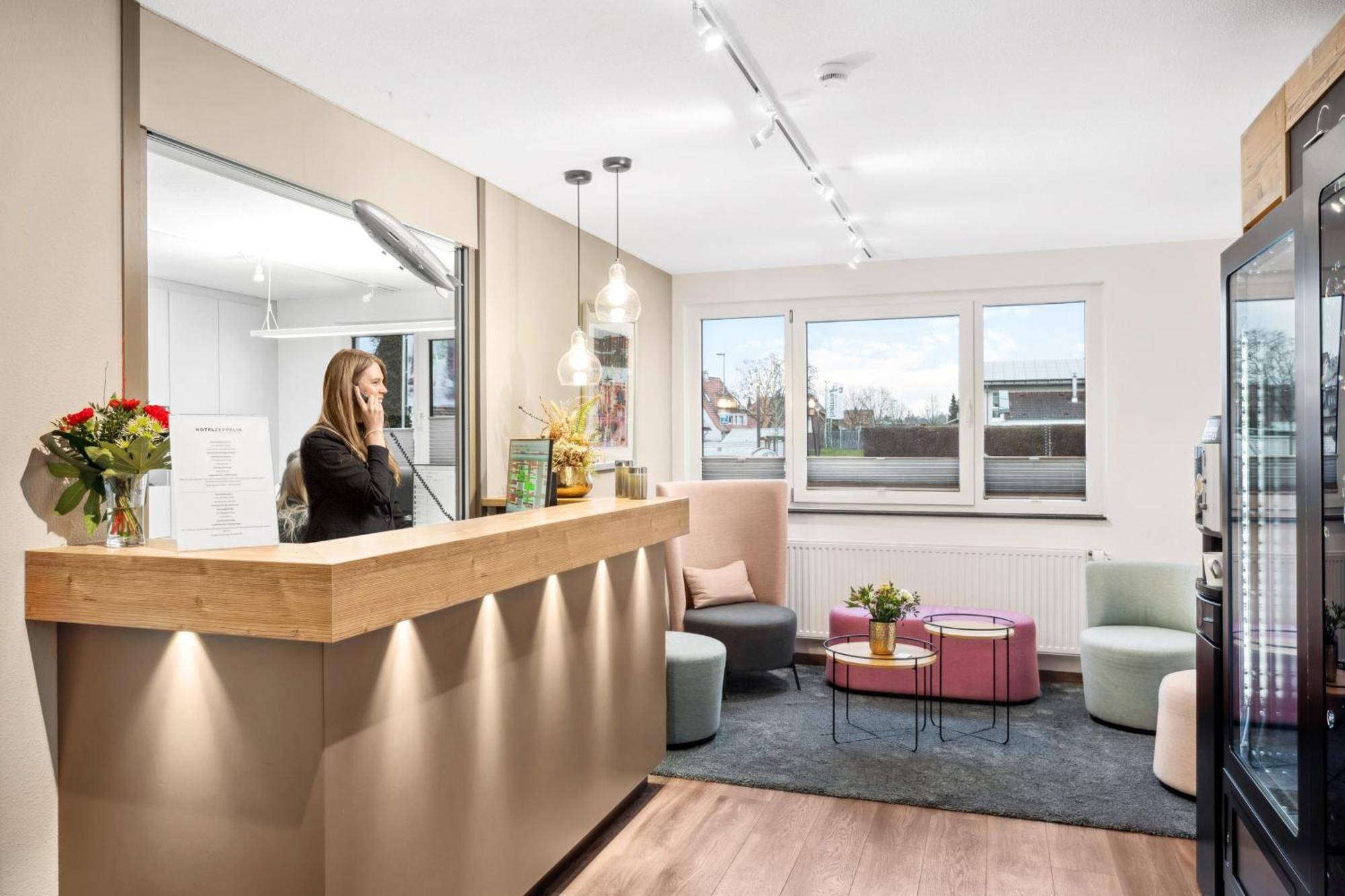 Hotel Zeppelin Лаупхайм Екстериор снимка