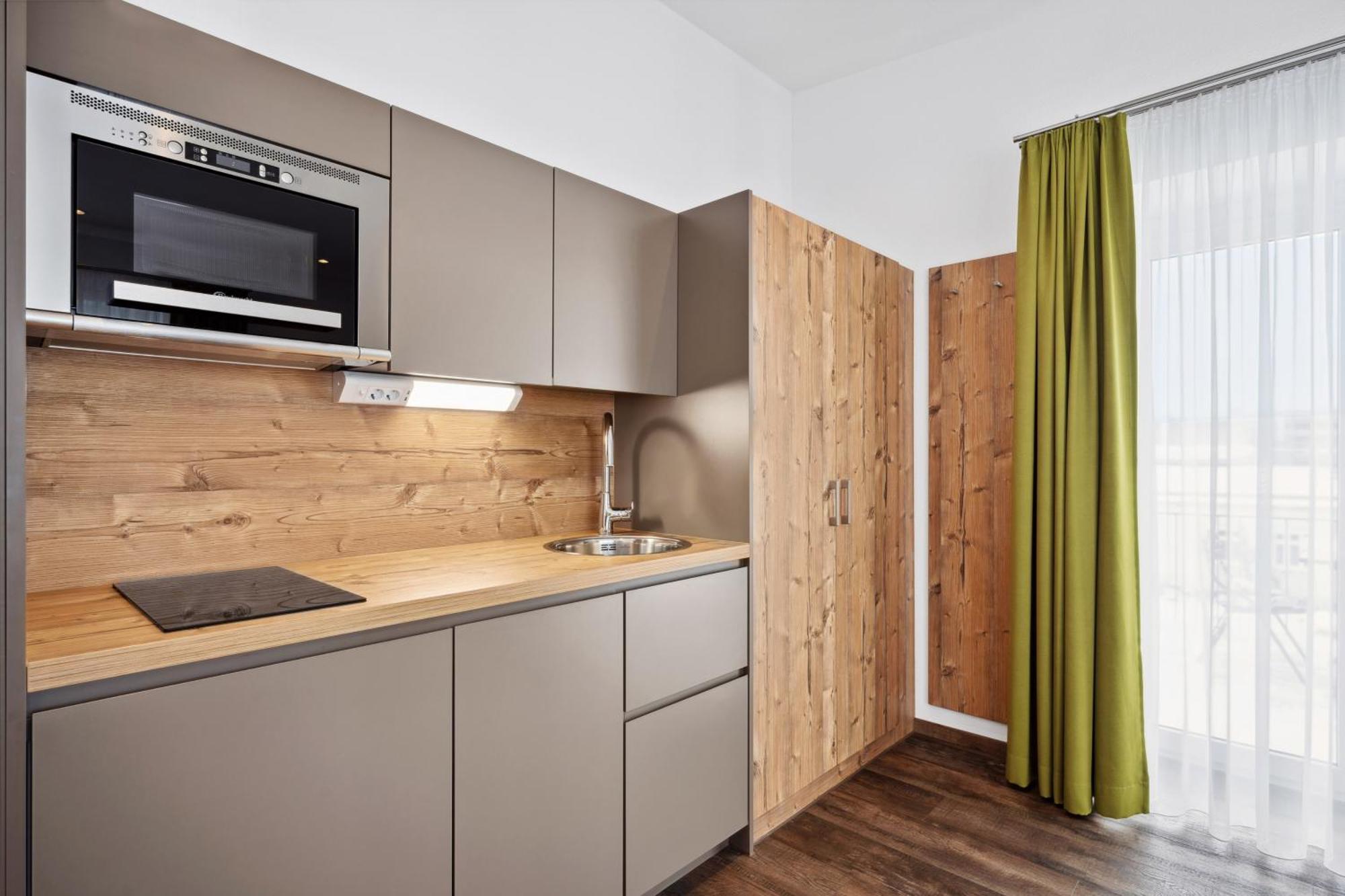Hotel Zeppelin Лаупхайм Екстериор снимка