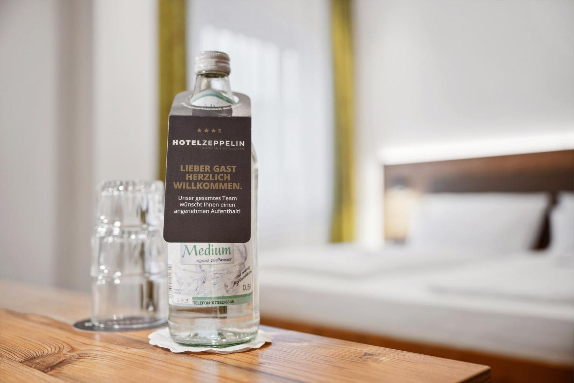 Hotel Zeppelin Лаупхайм Екстериор снимка