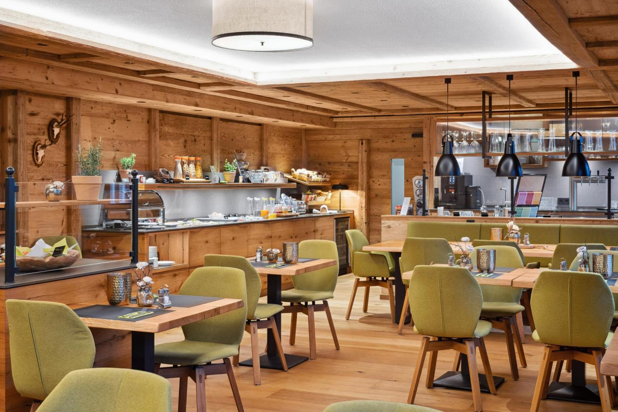Hotel Zeppelin Лаупхайм Екстериор снимка