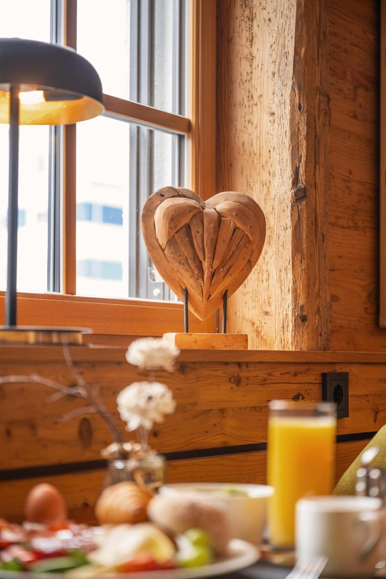 Hotel Zeppelin Лаупхайм Екстериор снимка